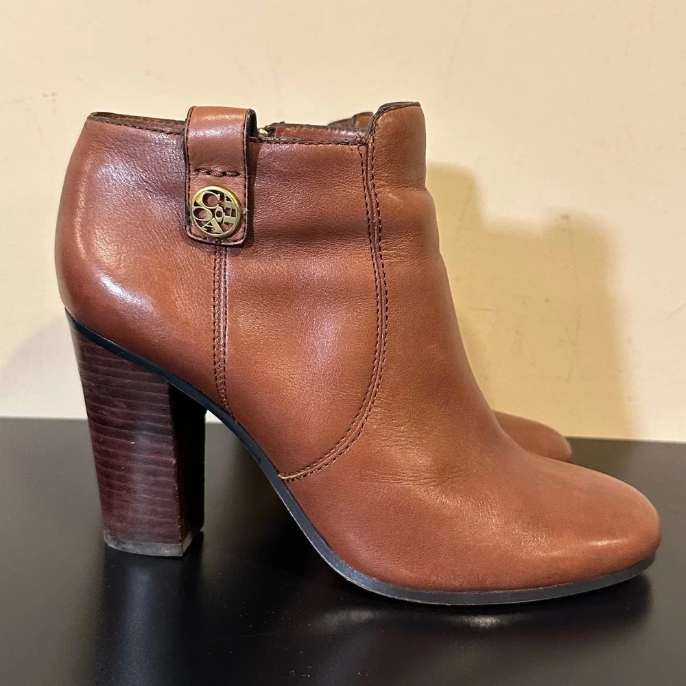 Coach Taylor Brown Leather Ankle Boots Block Heel Gold Logo A4173 Womens 9 B